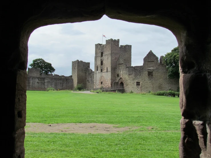 a building that has an archway to another building