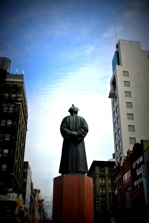 a statue stands in the middle of a city street