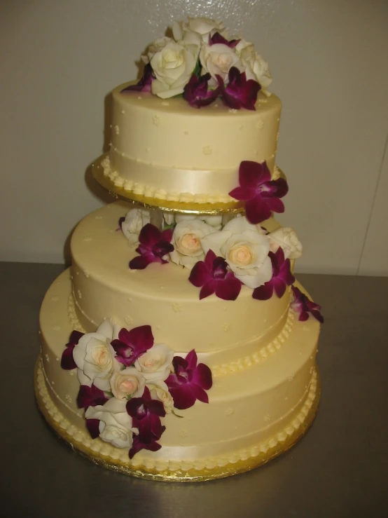 the wedding cake is adorned with purple and white flowers