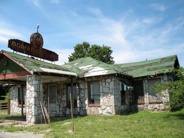 a very old run down motel with a sign on top