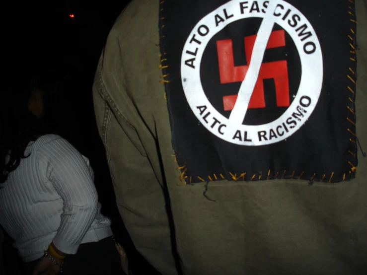 a jacket with the name alto al fats espond in it