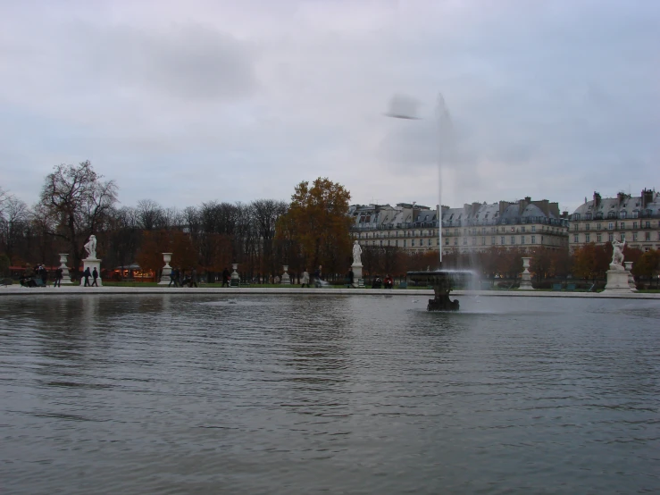 a pond in the center of a city park