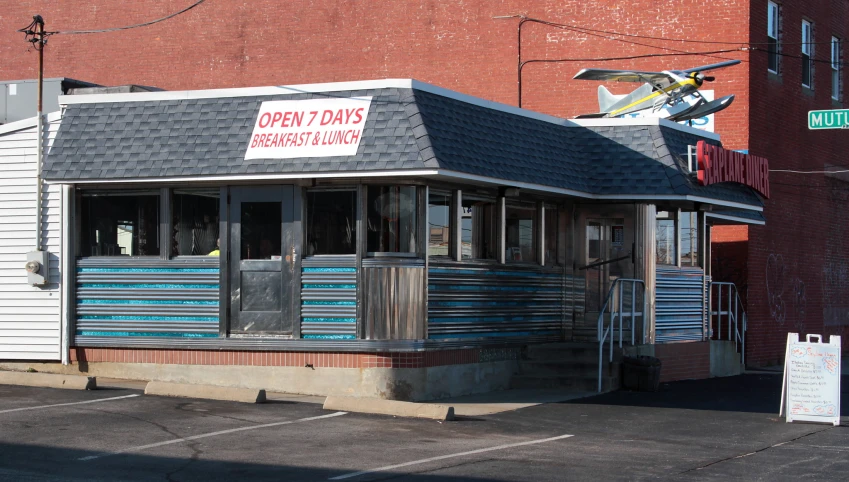 a building that has some kind of restaurant on it