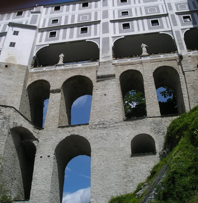 a very old stone building with lots of arches