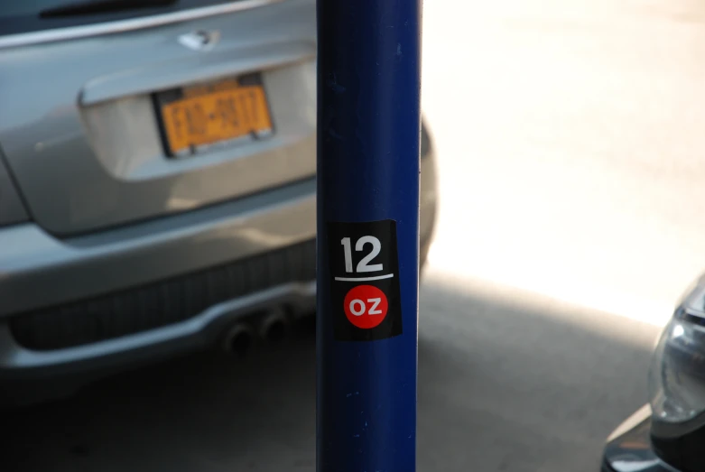 a parking sign with a red arrow on it