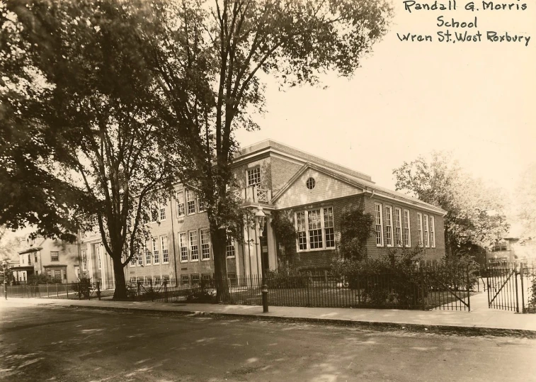 an old black and white po of a building