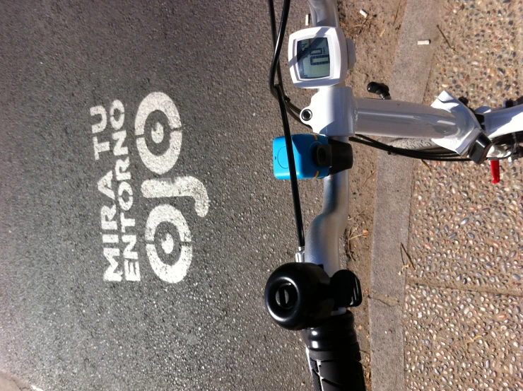 the view of a bike handlebar and gps app on a road