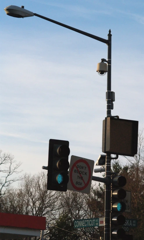 an image of a street light with other traffic signs and signs