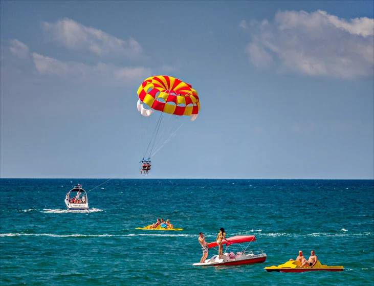 people para sailing on the ocean in the clear blue skies