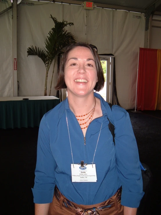 the woman smiles in her room on the occasion for an event