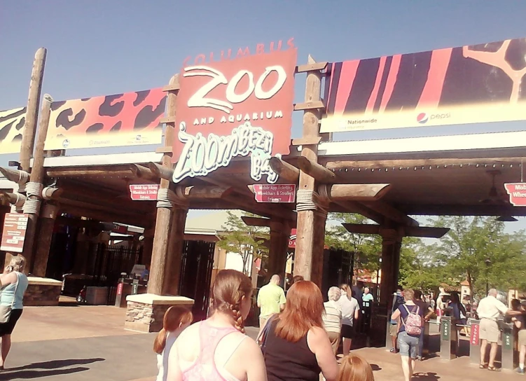 several people gathered at the entrance to zoo