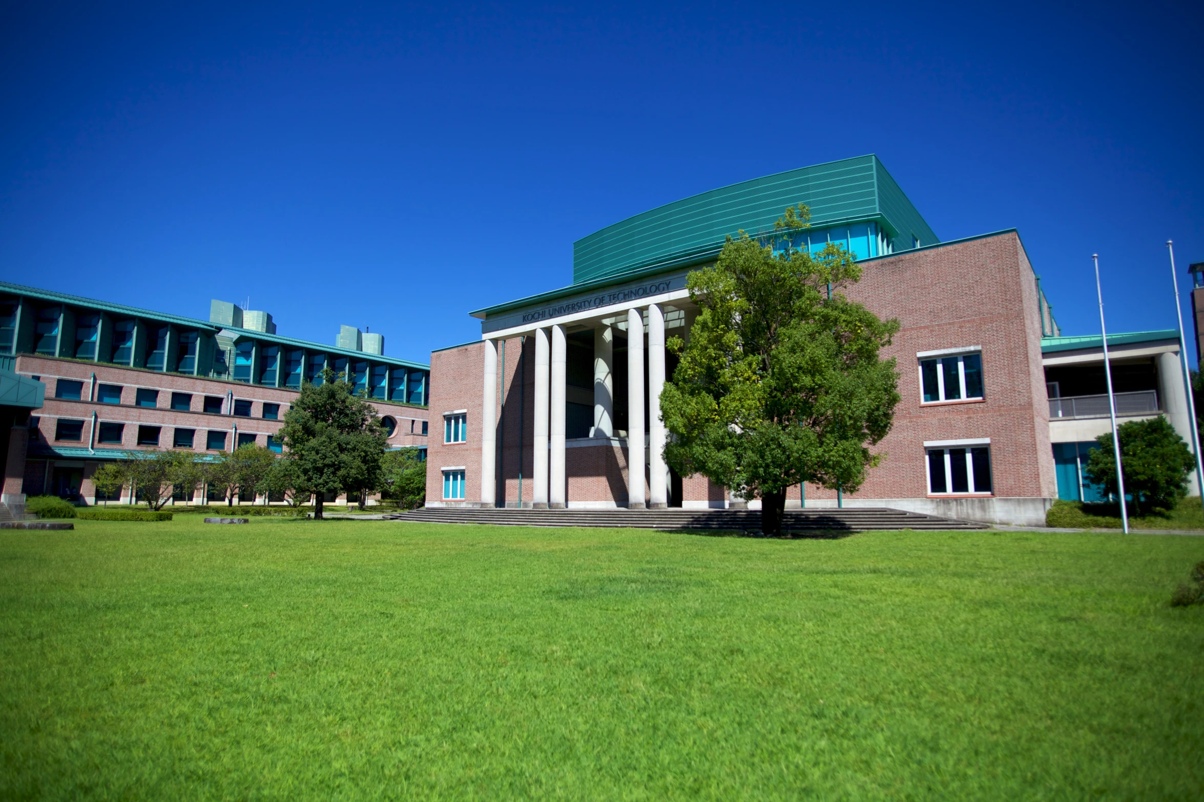 the building is very large and has many windows