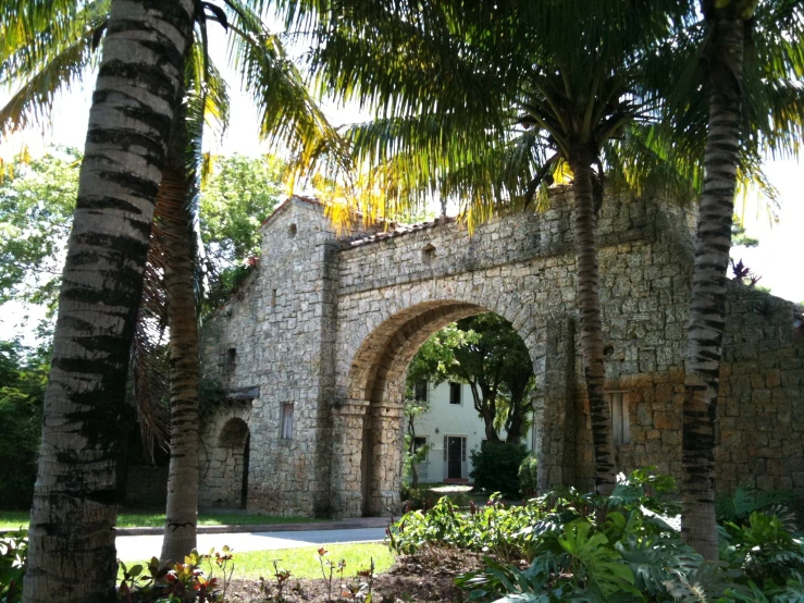 a brick arch leading into the outside of a building