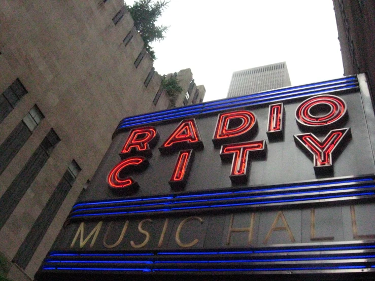 an old theater sign with the word radio city painted across it