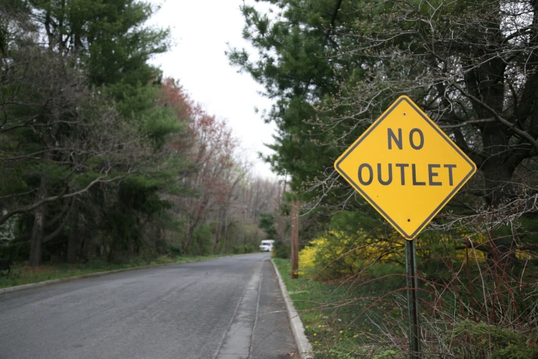 there is a no outlet sign posted on the side of the street