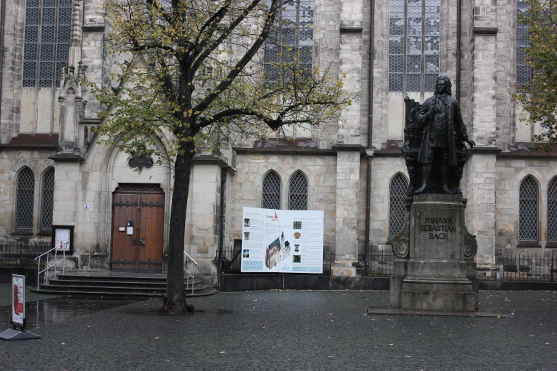 a statue is in front of a huge building