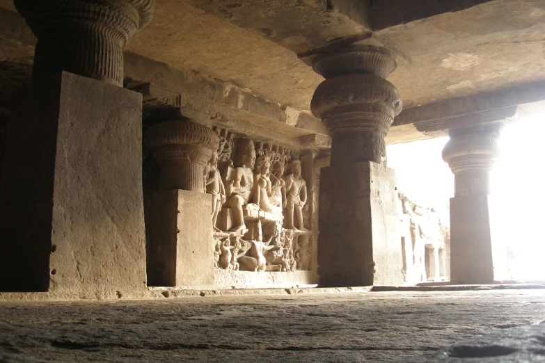 there are pillars in the ceiling of this building