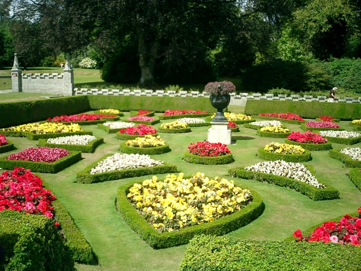 a large flower garden in the middle of some greenery