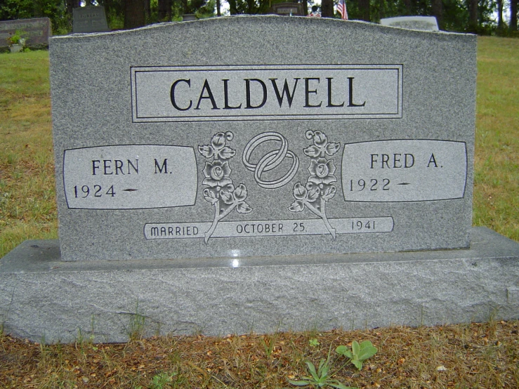 this is a headstone that says, cadwall