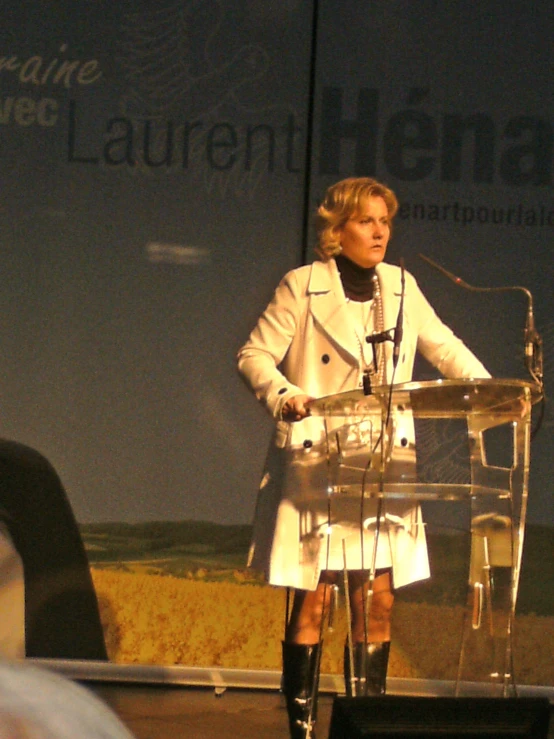 the woman is giving a speech at a podium