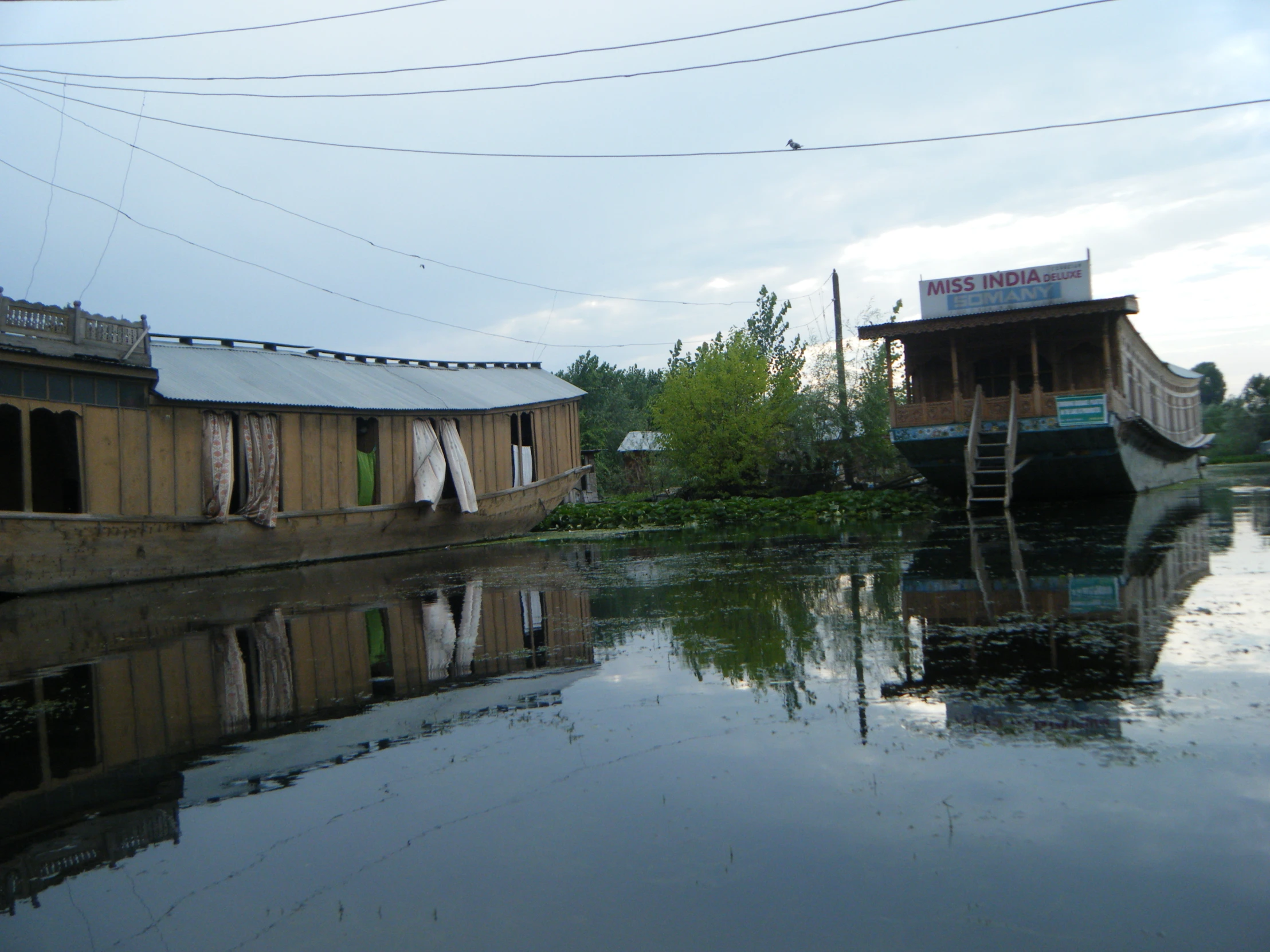 the back of a boat is sitting on a river