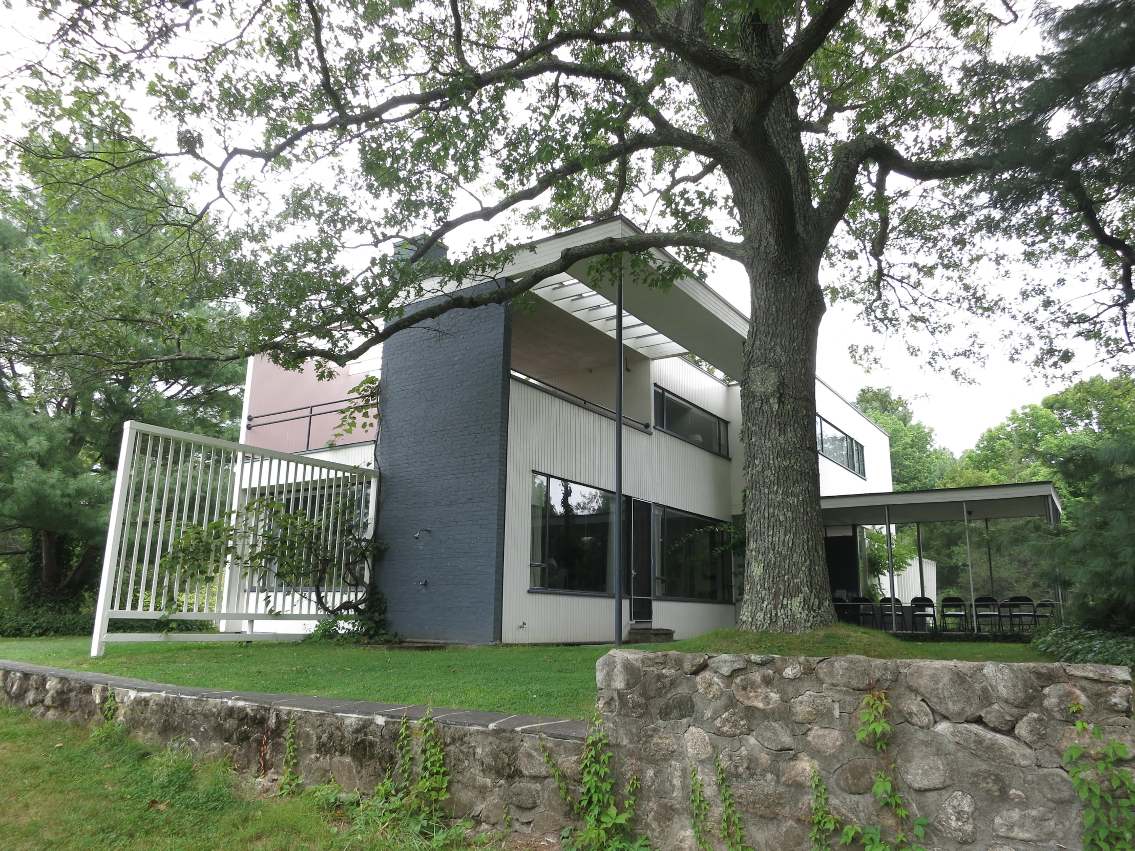 an empty modern house on the edge of a park