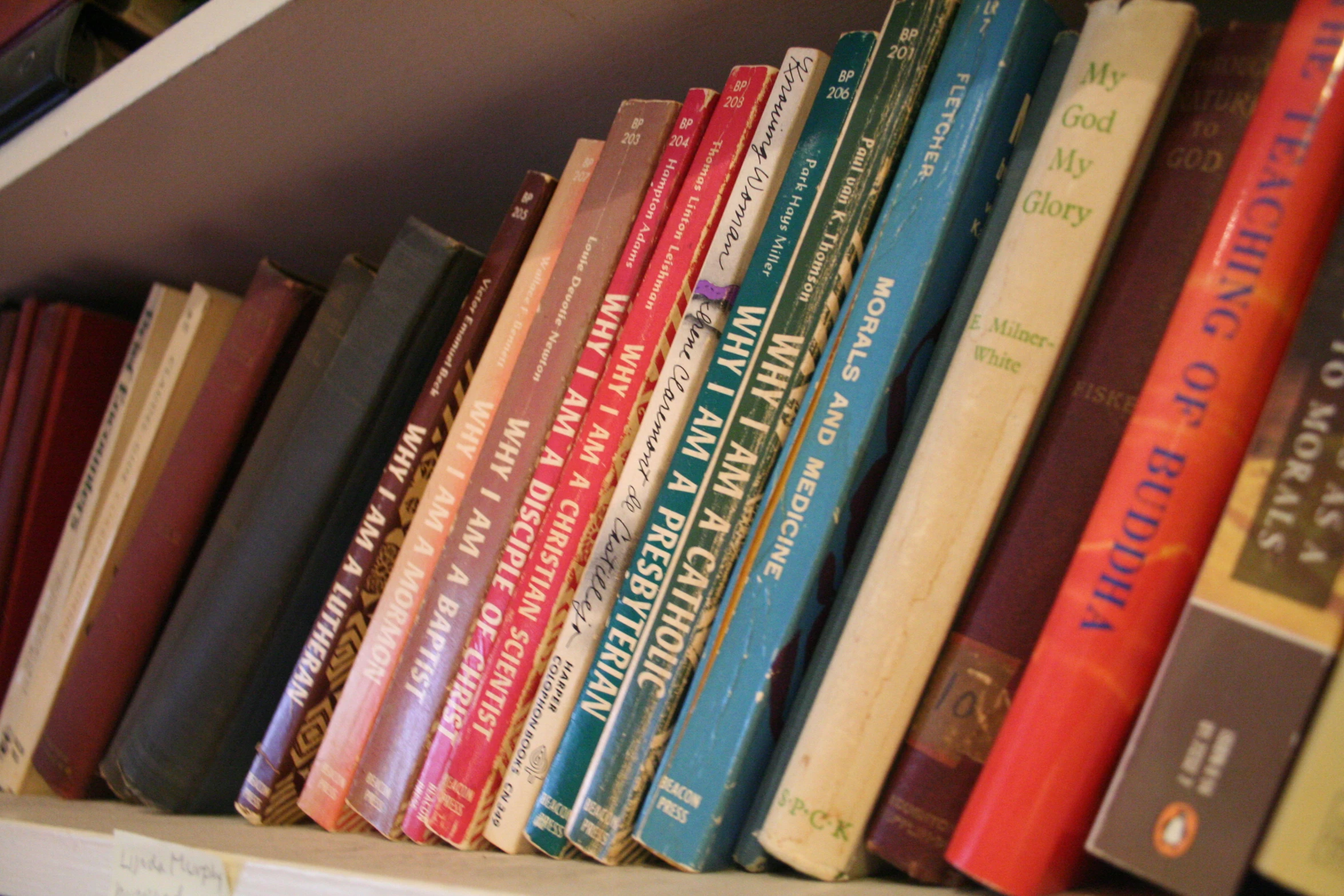 a bunch of books are piled up on the shelves