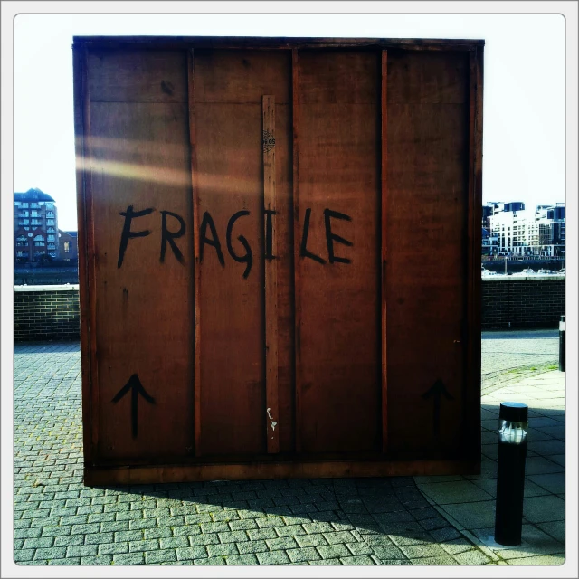 a box with the words fragile written on it