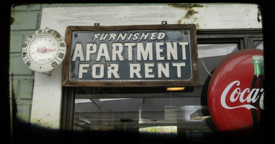 an old sign on the wall that says furnished apartment for rent