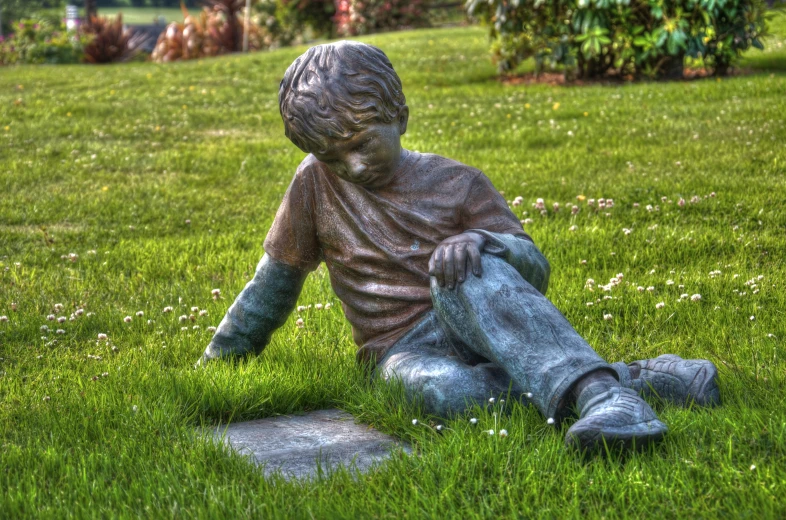 a statue sits in the middle of a grassy field