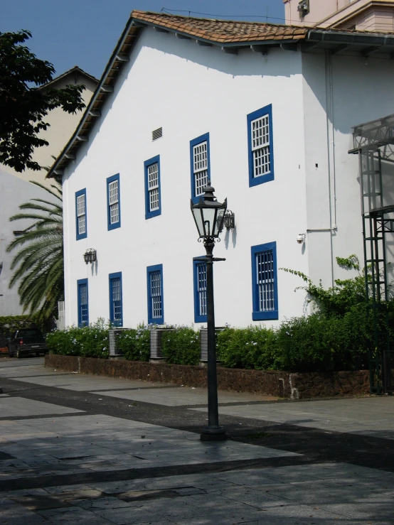 a street lamp in front of a white building