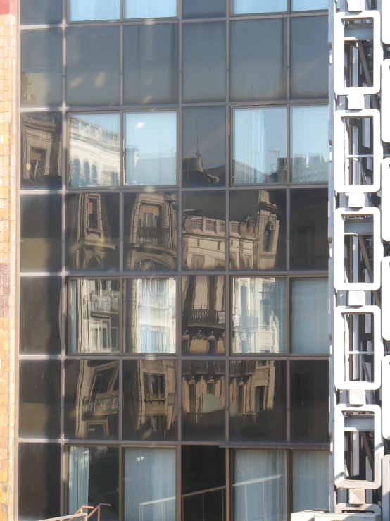 an image of a building reflecting its reflection