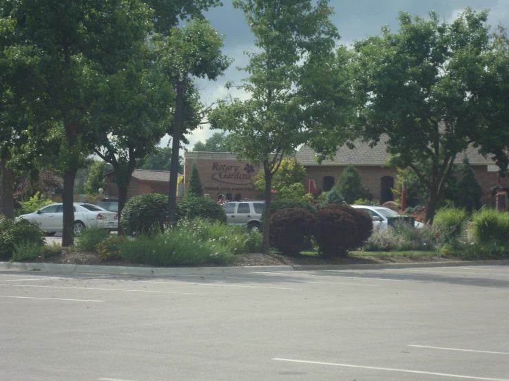 a view of cars parked at a small restaurant