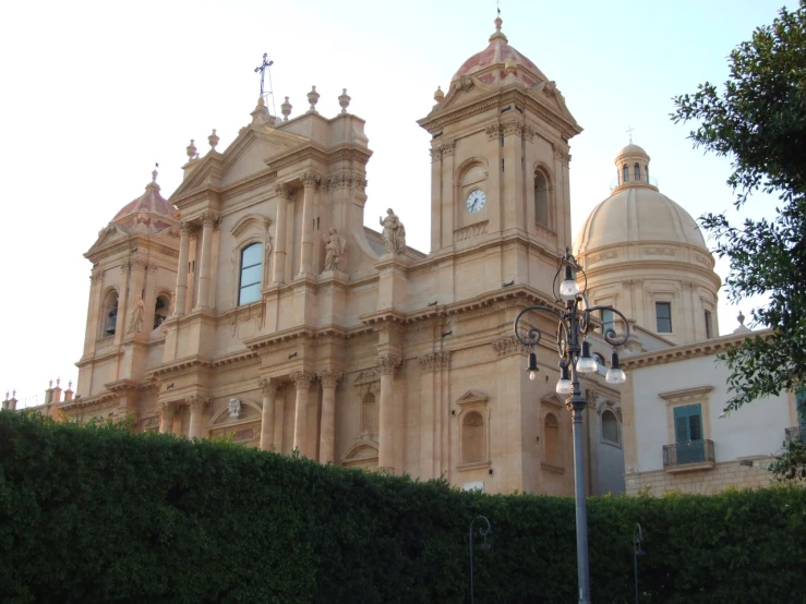 a very pretty building with two spires that are brown