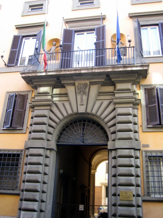 a big pretty building with a very cute balcony