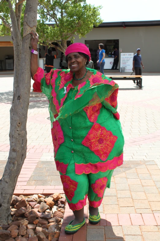 there is a woman standing next to a tree