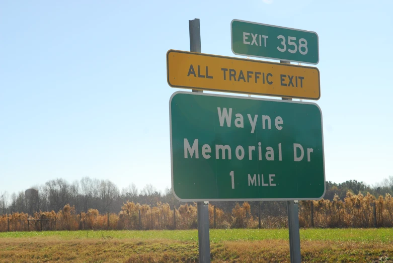 a street sign shows a way to wayne memorial drive