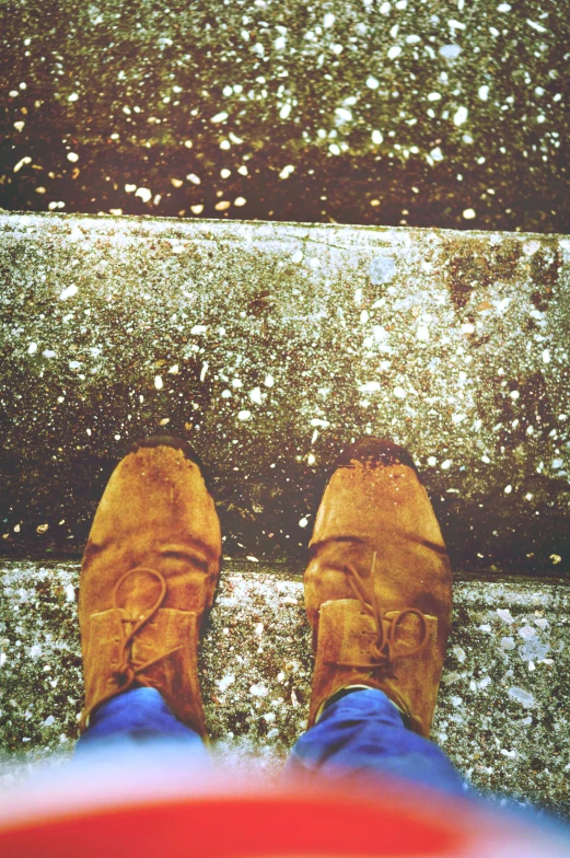 someone is looking down at the top of a walkway