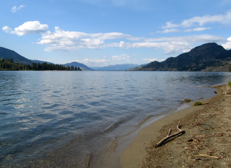 a view of some water and mountains near a beach