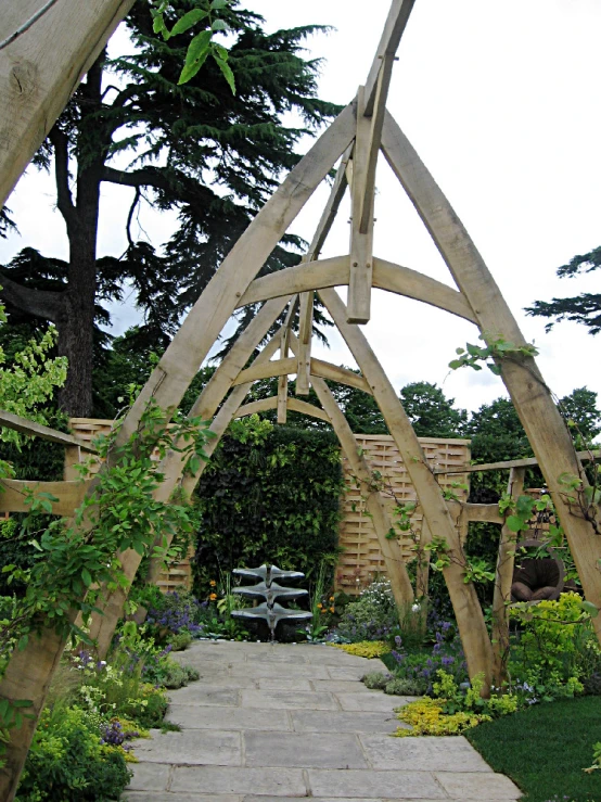 an outdoor garden with a wooden structure
