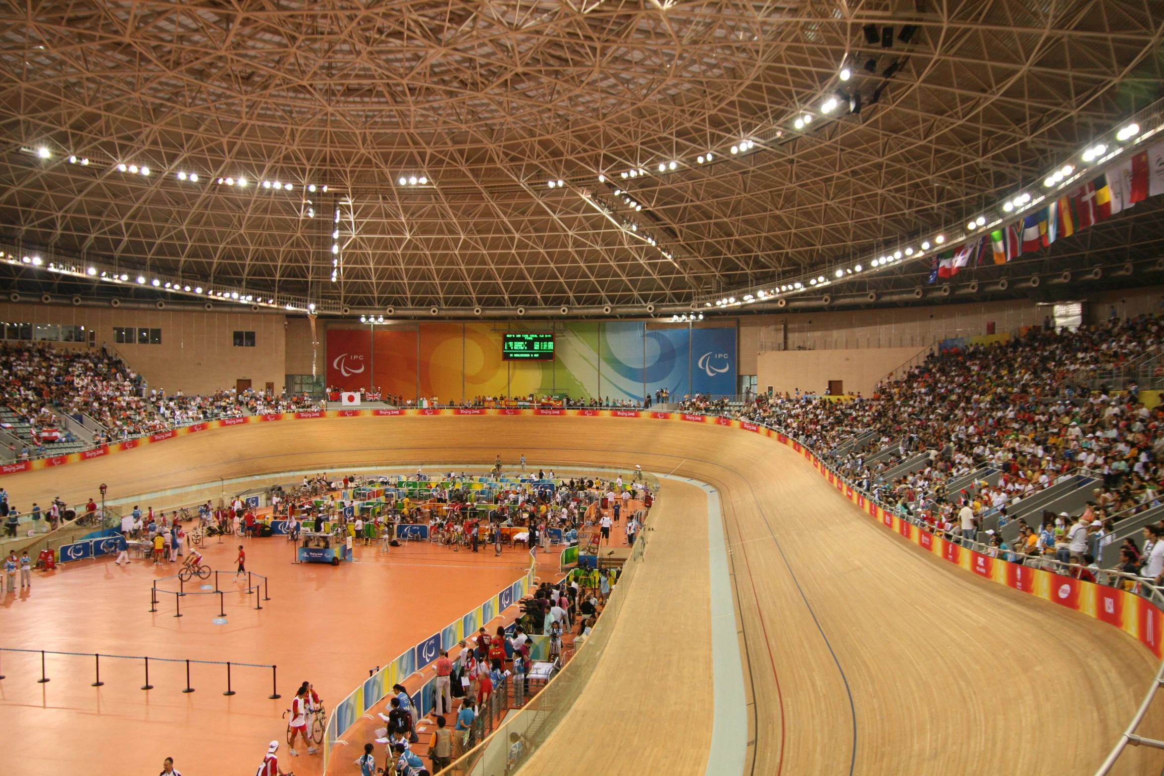 an indoor sporting arena with many spectators in it