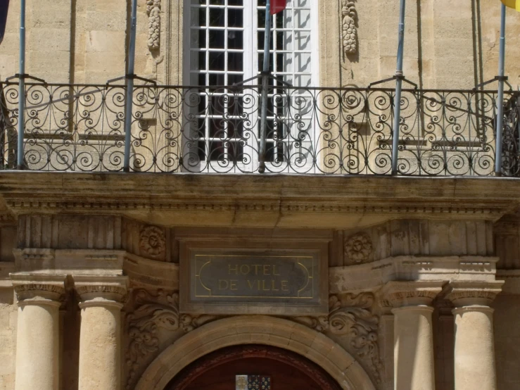 a el sign is hanging on the side of an ornate building