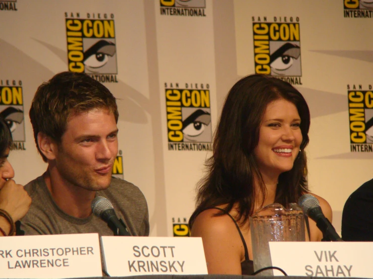 the actors of the show, the vampire, at a convention