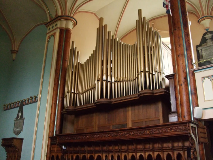 there is an organ in the middle of the building