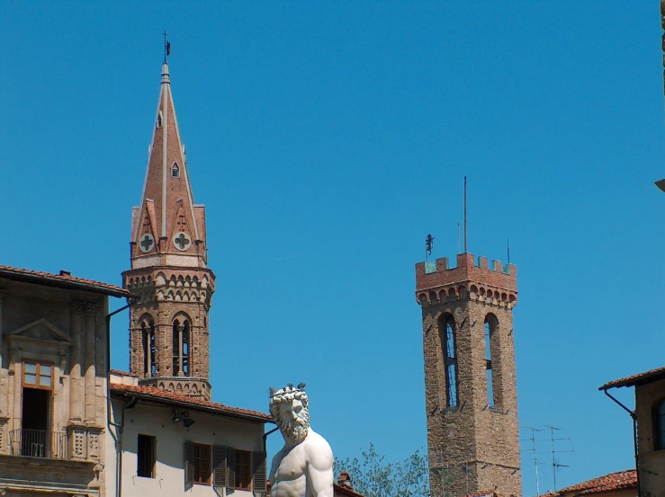 a statue in the middle of two buildings