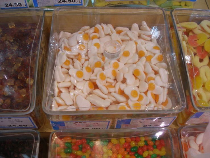 there are many containers with different colored candies in them