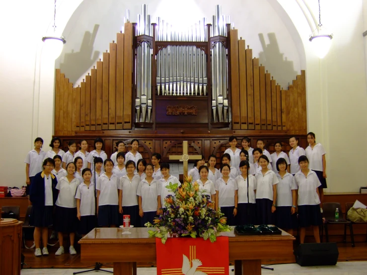 a group po of school s in church choir