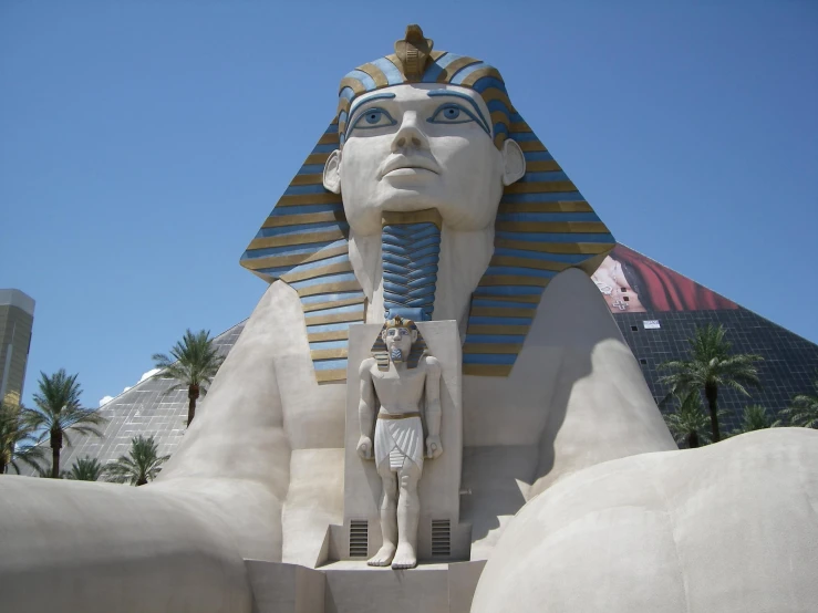 an egyptian statue with an egyptian pharaoh hat in front of the sphinx