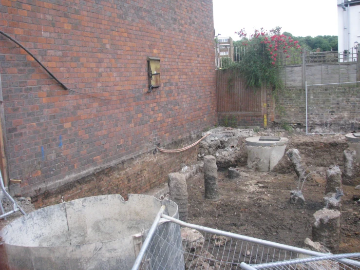 the back wall of a building that is being constructed