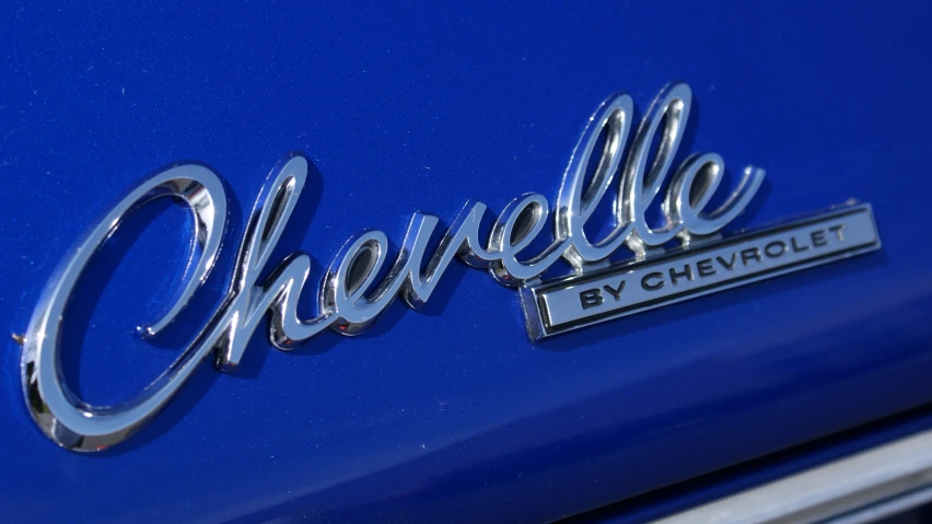 the emblem of a car is shown on a blue truck